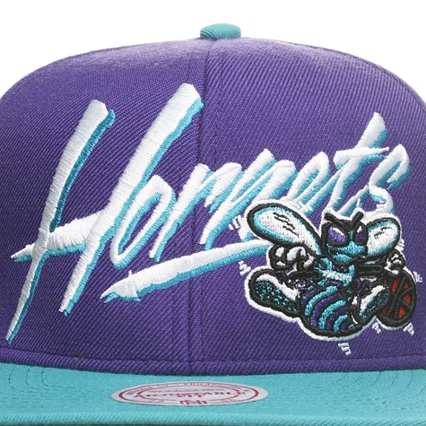 Mitchell & Ness - Charlotte Hornets NBA Vice Script Snapback Cap