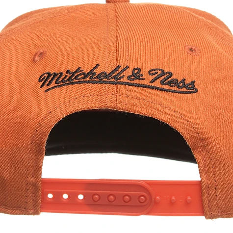 Mitchell & Ness - University Of Texas NCAA Basic Logo Snapback Cap