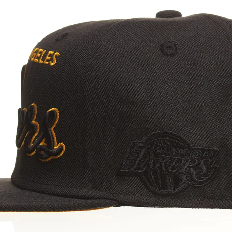 Mitchell & Ness - Los Angeles Lakers NBA Blacked Out Script Snapback Cap