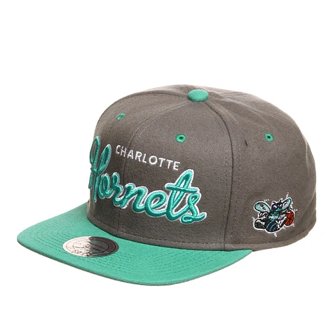 Mitchell & Ness - Charlotte Hornets NBA Melton Script Snapback Cap