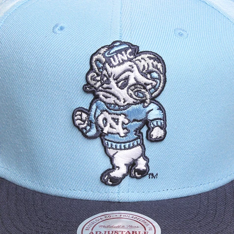 Mitchell & Ness - North Carolina Tar Heels NCAA XL Logo 2 Tone Snapback Cap