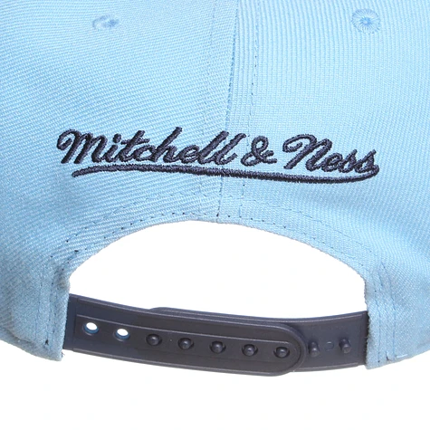 Mitchell & Ness - North Carolina Tar Heels NCAA XL Logo 2 Tone Snapback Cap