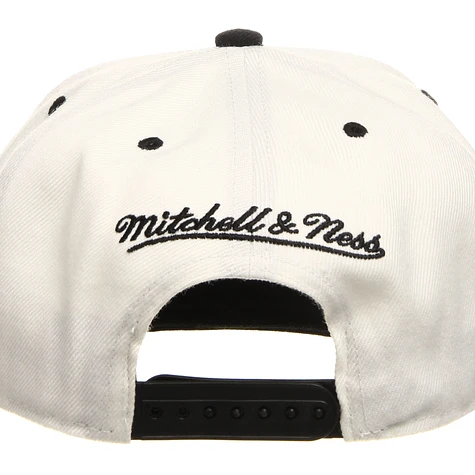 Mitchell & Ness - Brooklyn Nets NBA Cream Arch Snapback Cap