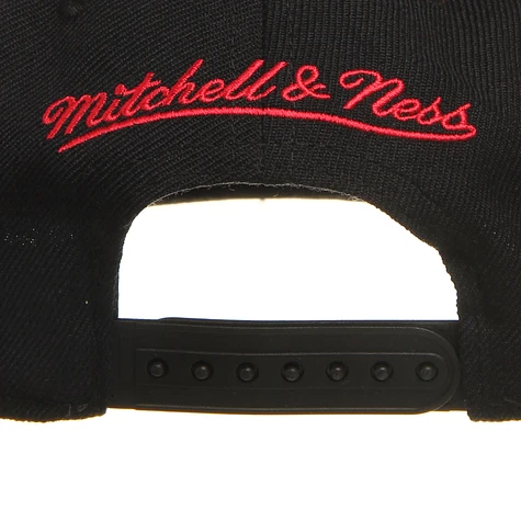 Mitchell & Ness - Chicago Bulls NBA Title Snapback Cap