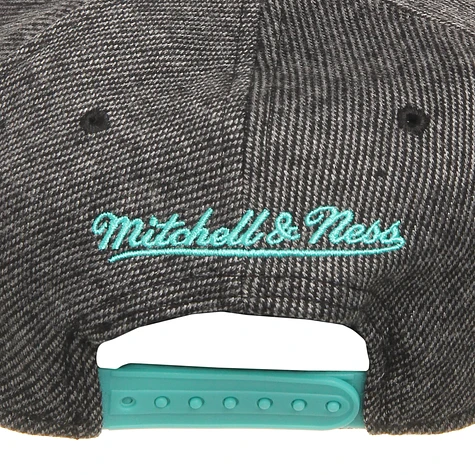 Mitchell & Ness - Vancouver Grizzlies NBA Reverse Wool Snapback Cap