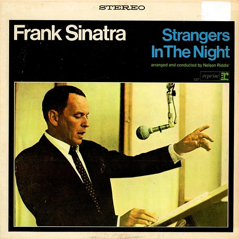 Frank Sinatra - Strangers In The Night