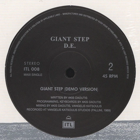 De (Akis' House Project) - Giant Step