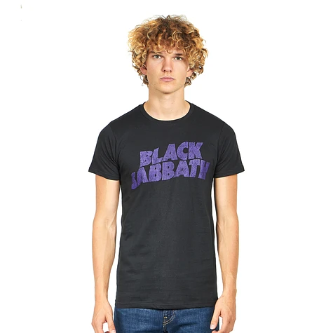 Black Sabbath - Wavy Logo Vintage T-Shirt