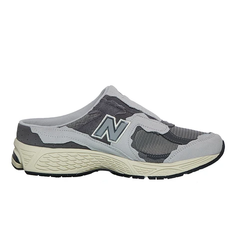 New Balance - M2002 NA