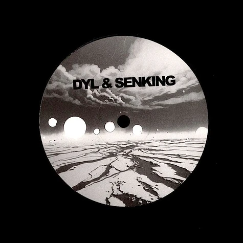 Dyl & Senking - Diving Saucer Attack