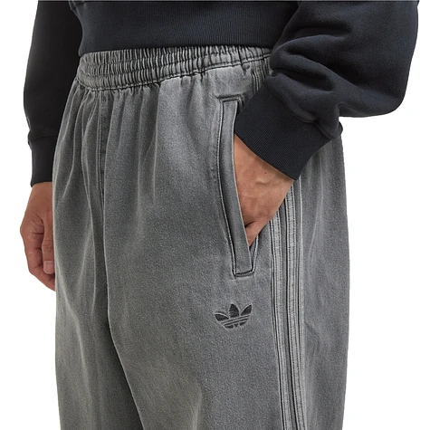 adidas Adicolor Loose Trackpant Denim Stone (Light Denim) HHV
