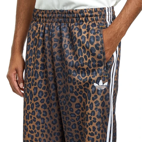 adidas firebird レオパードパンツ adidas - Firebird Loose Leopard Track Pants (Bronze Strata