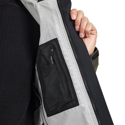 and wander - 2.5L Hiker Rain Jacket