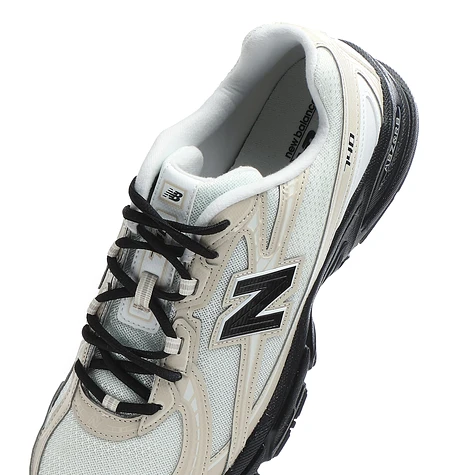 New Balance - U740