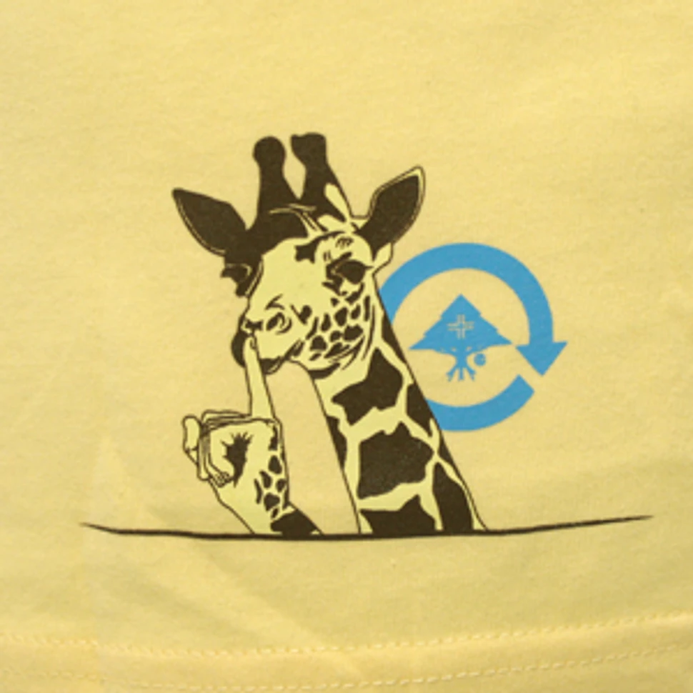 LRG - I dream of giraffes and perfume. T-Shirt