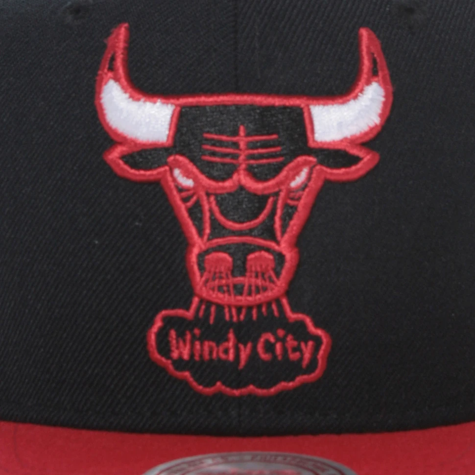 Mitchell & Ness - Chicago Bulls NBA Basic Solid Team Snapback Cap