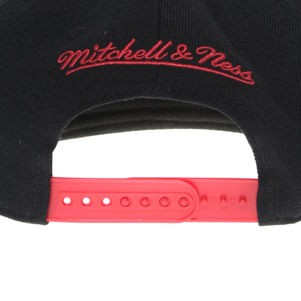 Mitchell & Ness - Chicago Bulls NBA Basic Solid Team Snapback Cap