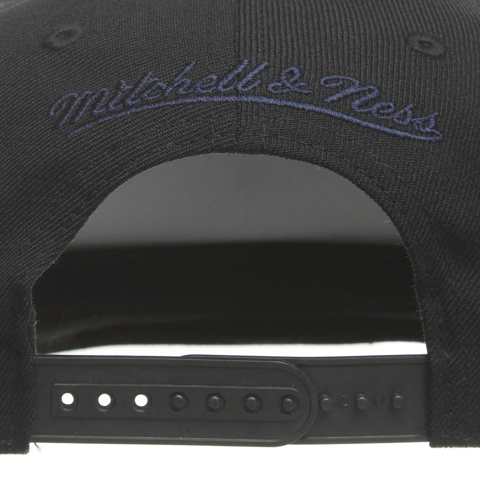 Mitchell & Ness - Dallas Mavericks NBA XL Logo Snapback Cap