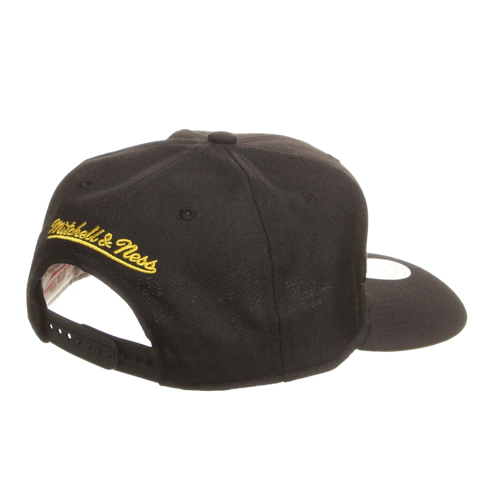 Mitchell & Ness - Michigan Wolverines NCAA Blacked Out Script Snapback Cap