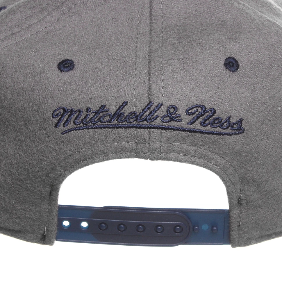 Mitchell & Ness - Georgetown University NCAA Melton Script Snapback Cap