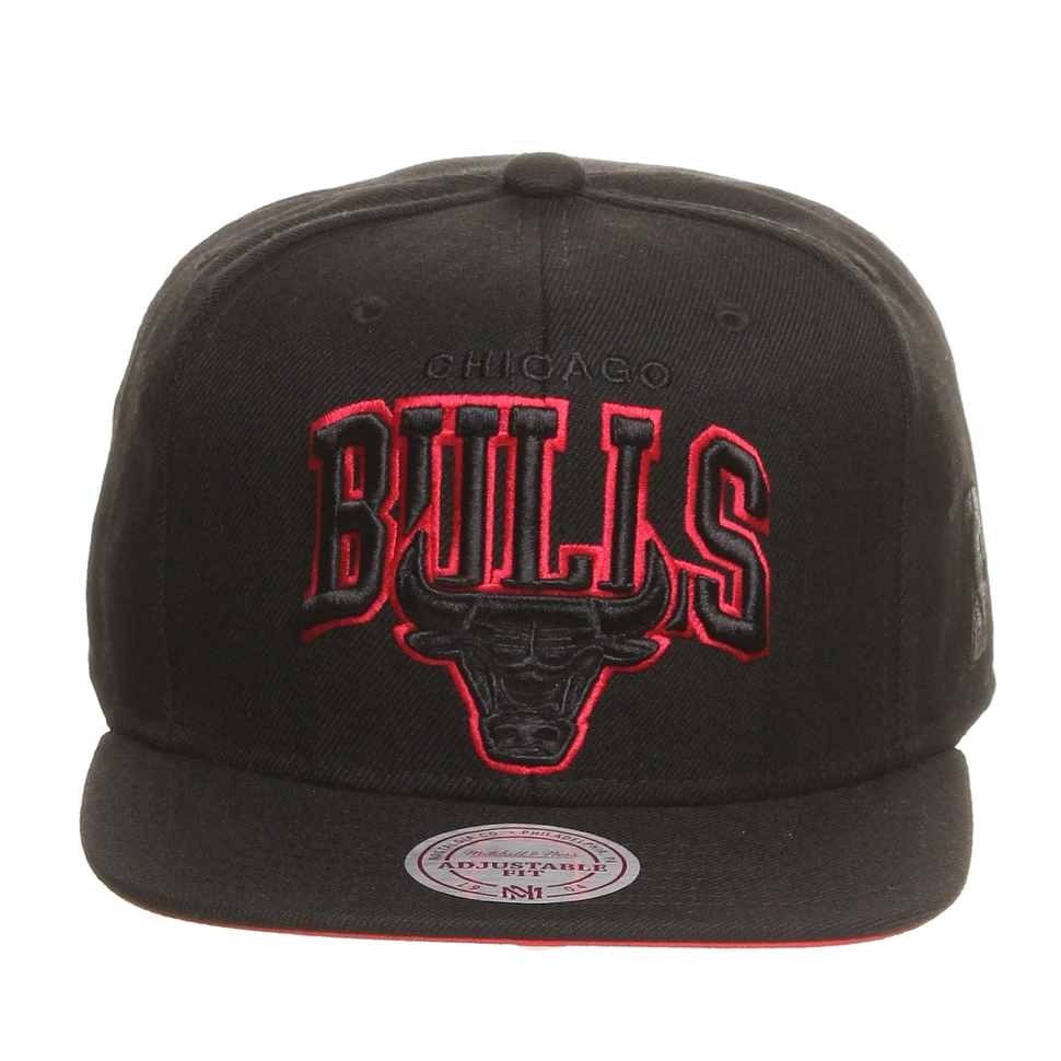 Mitchell & Ness - Chicago Bulls NBA Black Team Arch Snapback Cap