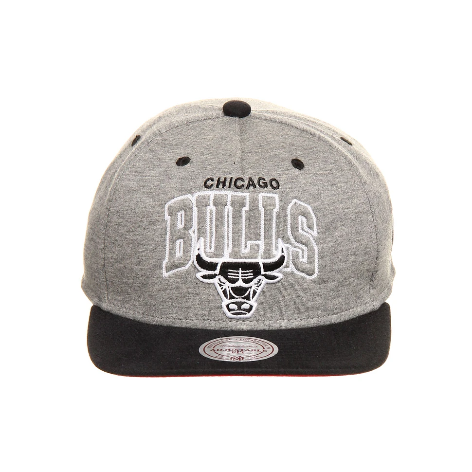 Mitchell & Ness - Chicago Bulls NBA Pull Thru Snapback Cap