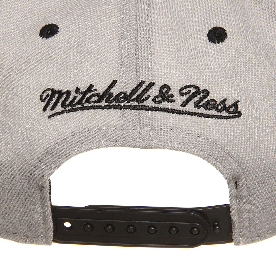 Mitchell & Ness - Los Angeles Kings NHL Leather Team Arch Snapback Cap