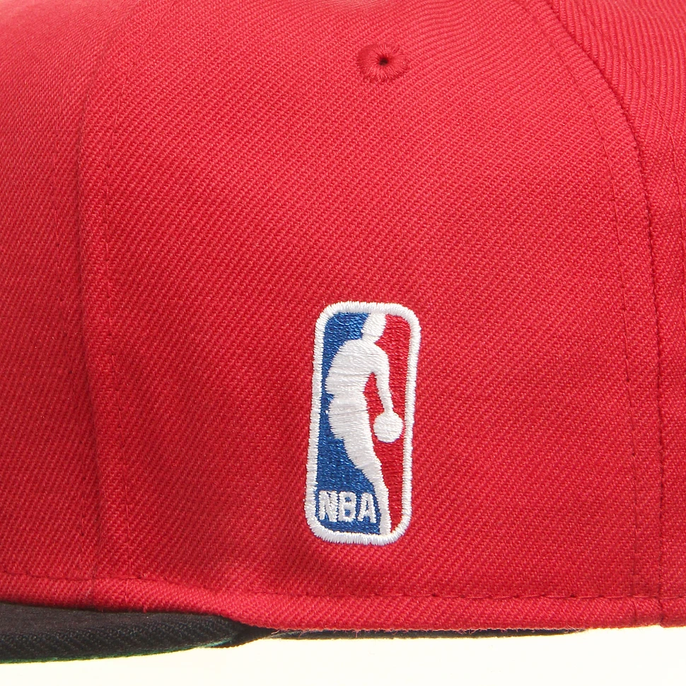 Mitchell & Ness - Chicago Bulls NBA XL Logo 2 Tone Snapback Cap