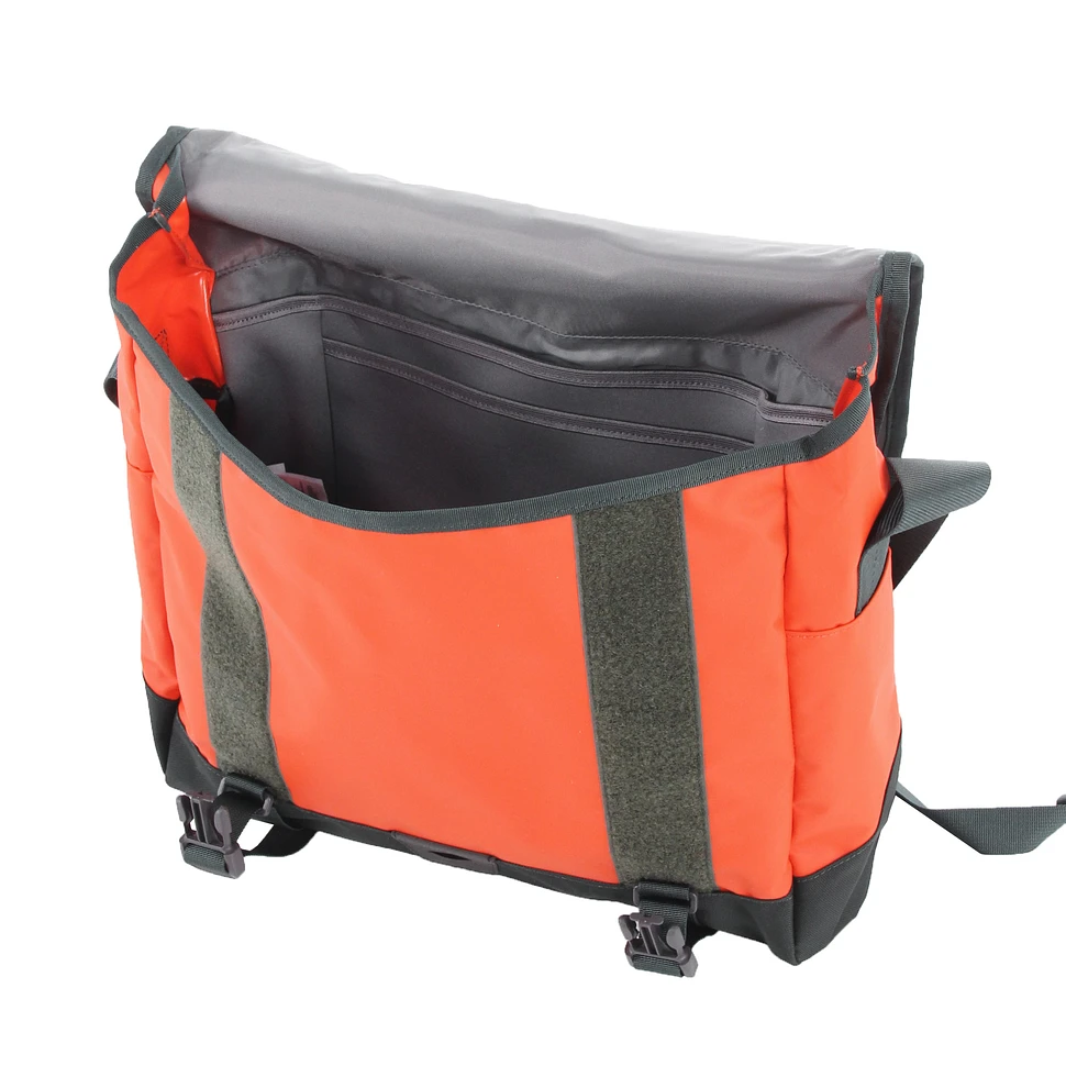 The North Face - Base Camp Messenger Bag M