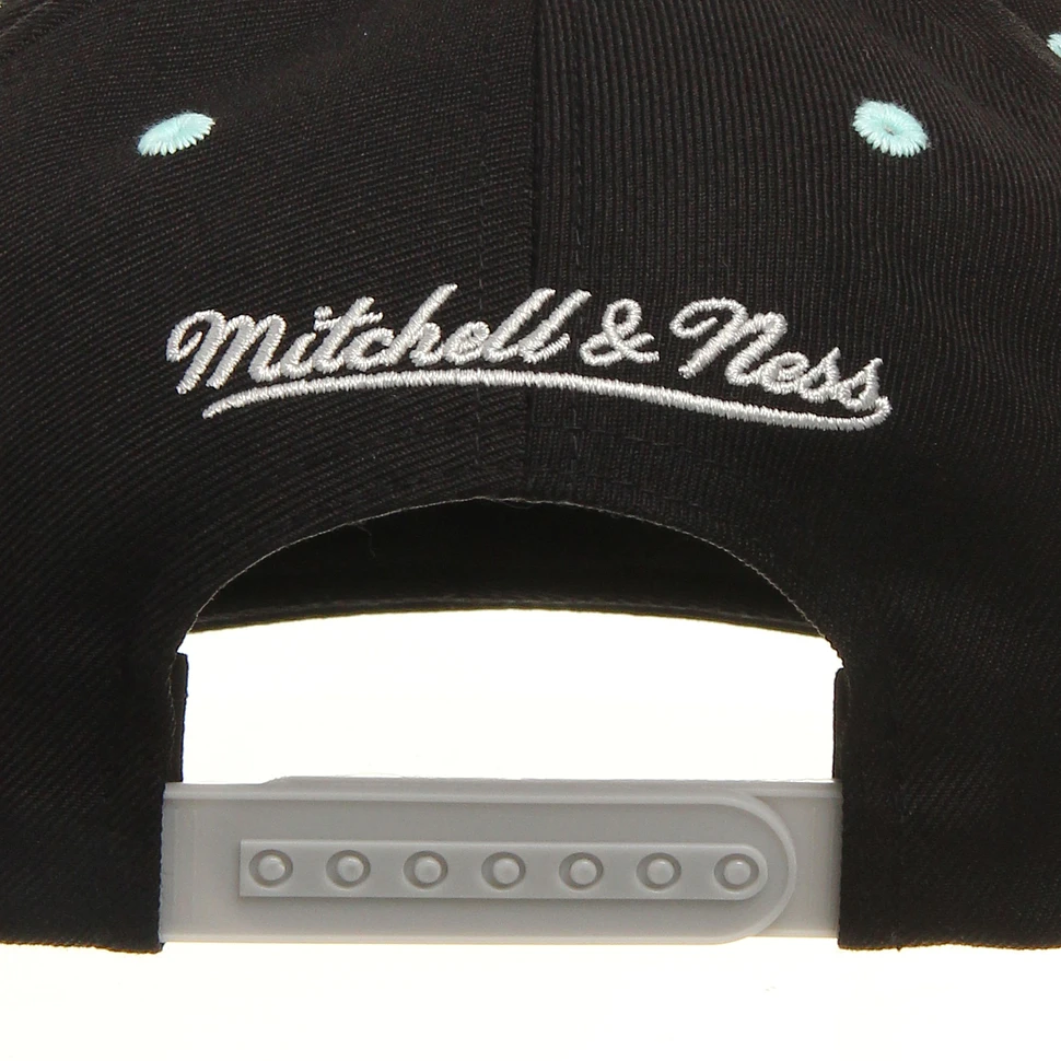 Mitchell & Ness - Chicago Bulls NBA Glow Snapback Cap QS