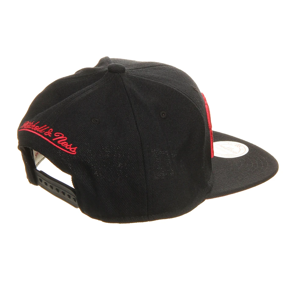 Mitchell & Ness - Chicago Bulls NBA Title Snapback Cap