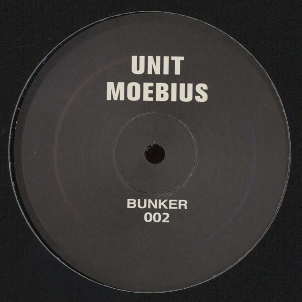 Unit Moebius - Untitled (B002)