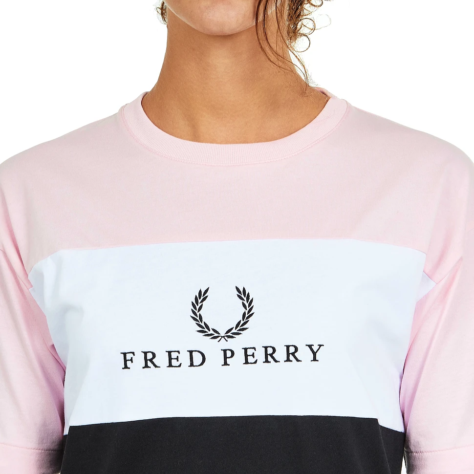 Fred Perry - W Embroidered Panel T-Shirt