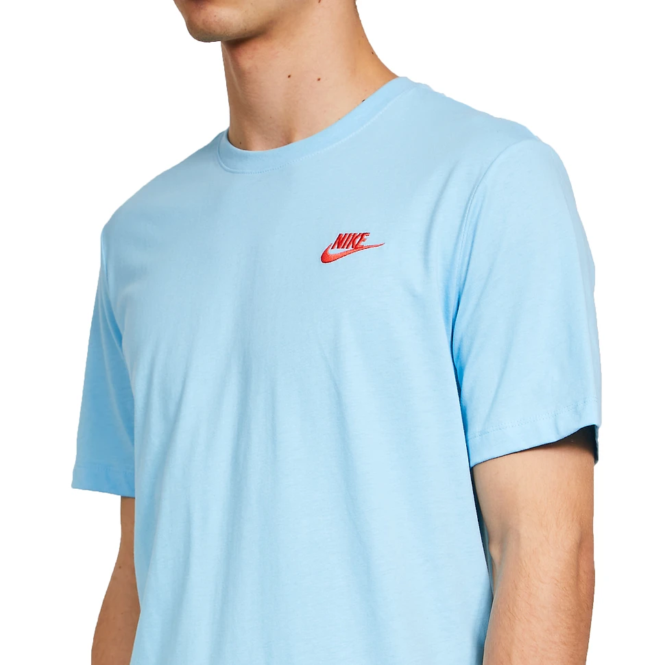 Nike Sportswear Club T-Shirt (Blue Chill/Light Crimson) – Centre