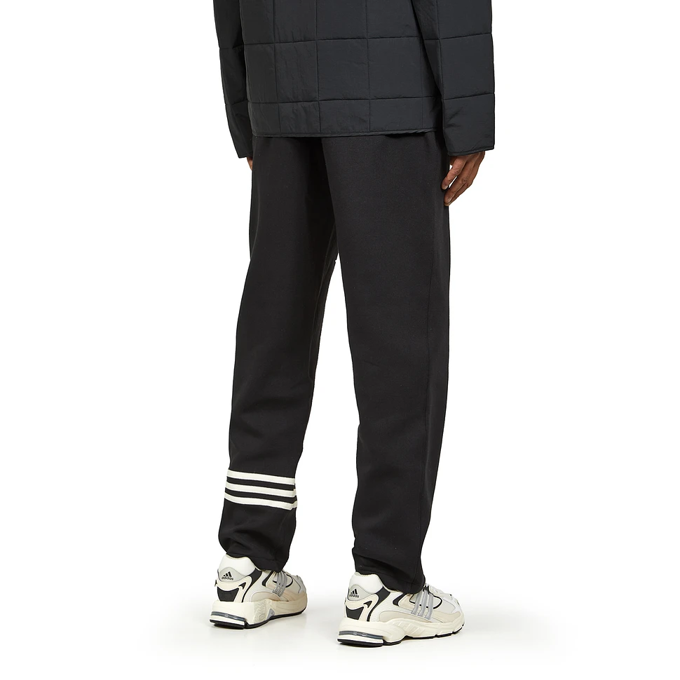 adidas - Adicolor Neuclassics Track Pants