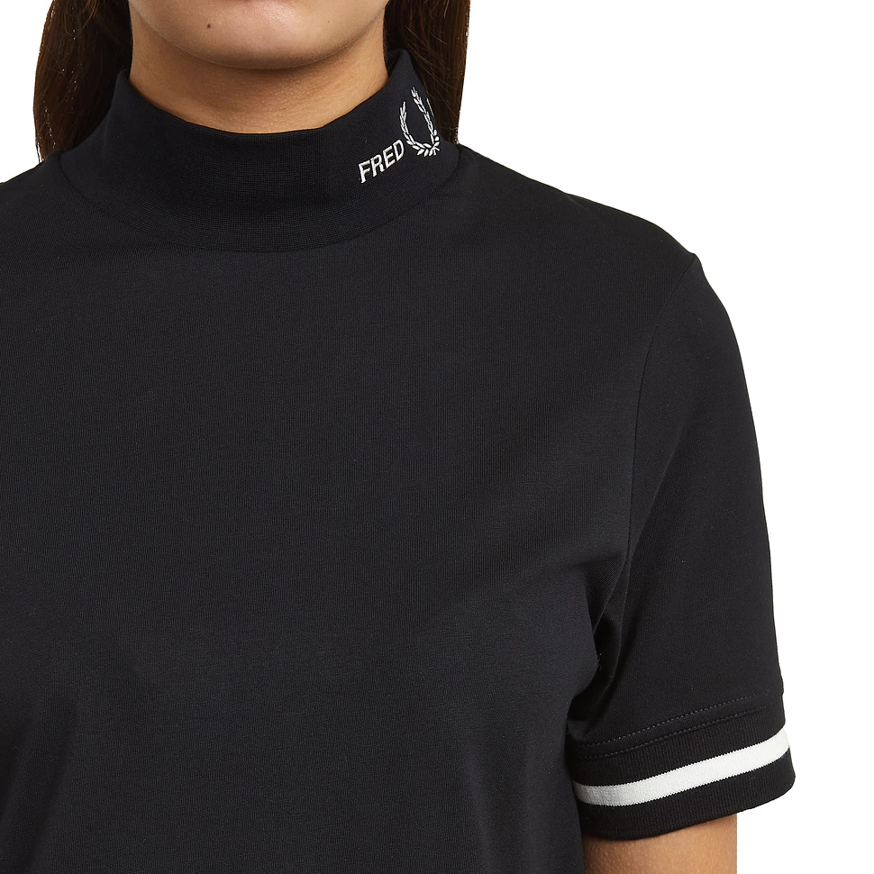 Fred Perry - Branded High Neck T-Shirt