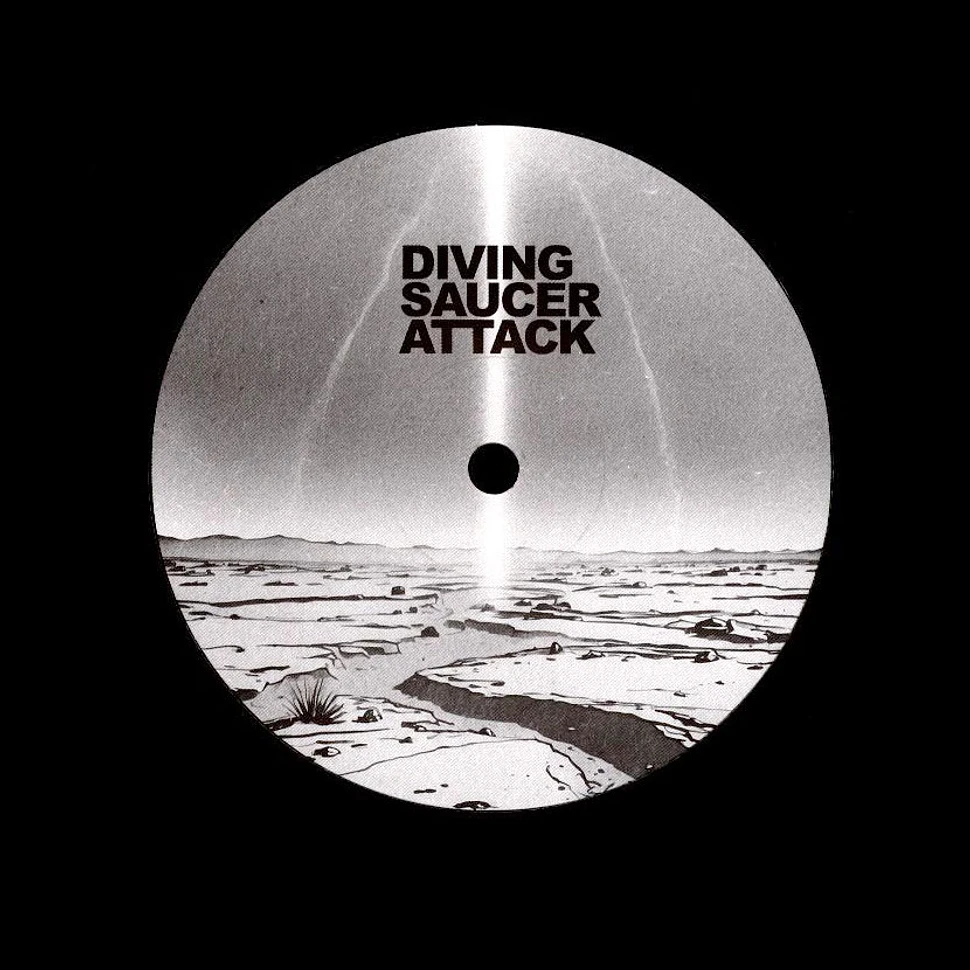 Dyl & Senking - Diving Saucer Attack