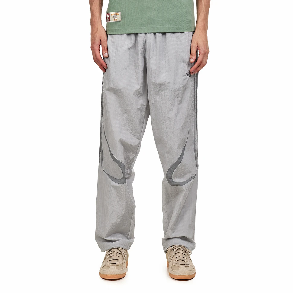 ジャージ Adidas Adicolor 2000s Woven Track Top Grey Two Grey Three Adidas Men's Adicolor 2000s Woven Track Top in Grey Two/Grey