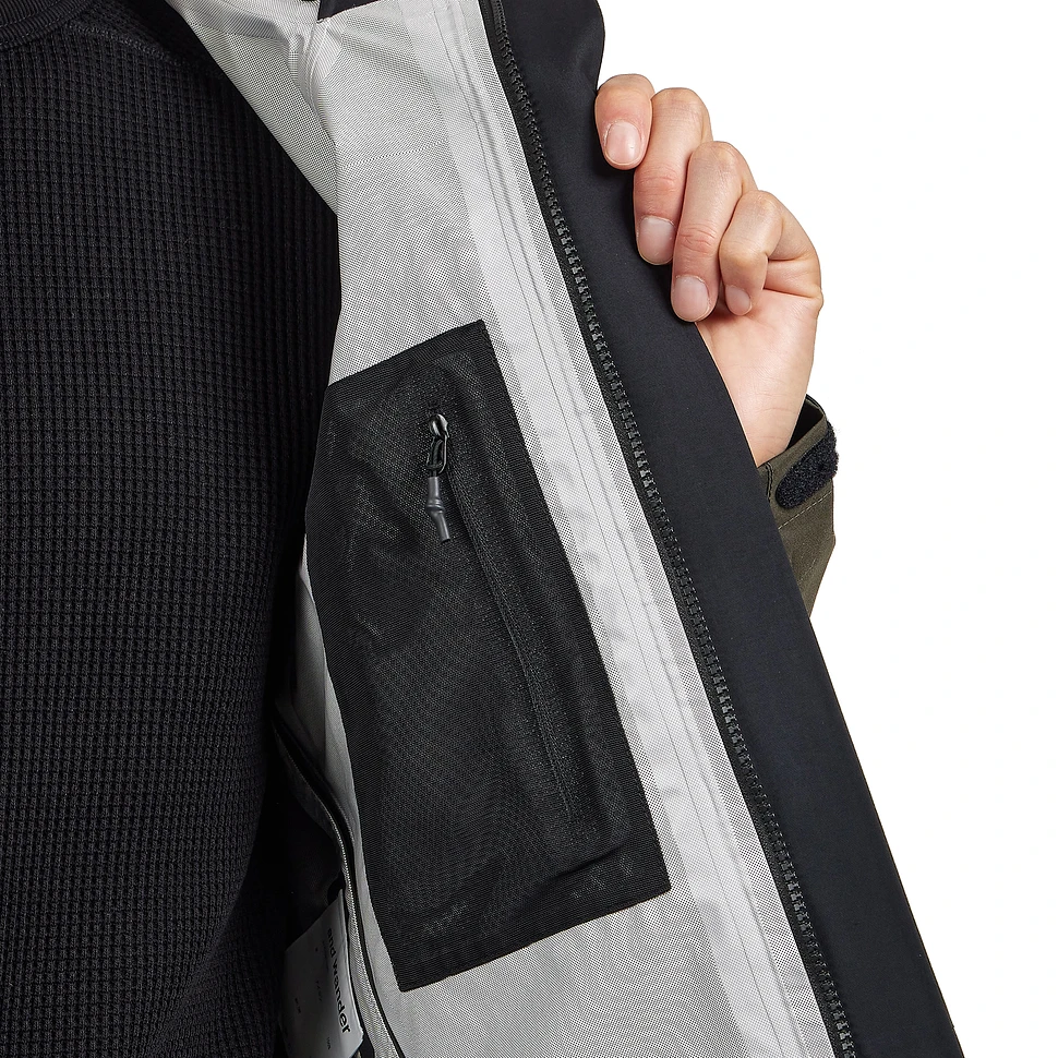 and wander - 2.5L Hiker Rain Jacket