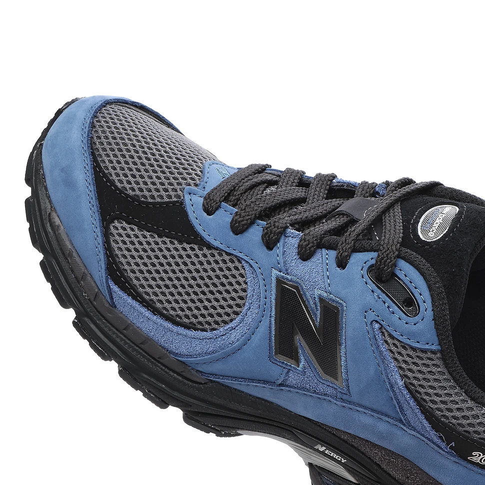 New Balance - U2002R