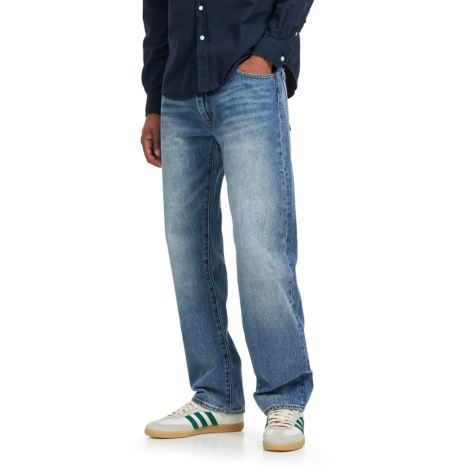 555 Relaxed Straight